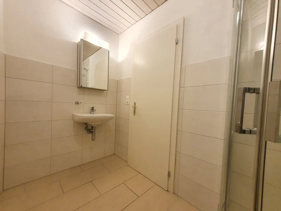 Gemütliche 1.5-Zimmer-Wohnung im historischen Gasthof Linthbrücke in Mollis – Foto 3 von 6