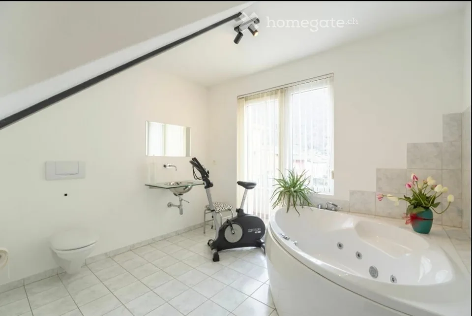 Helles Dachgeschoß-Apartment zur Miete in Losone – Foto 2 von 5