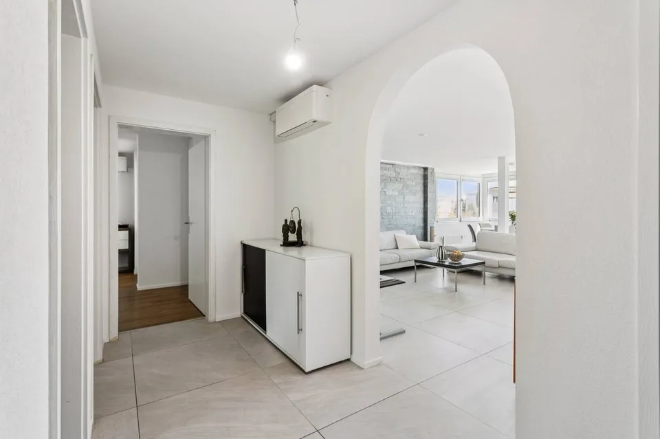 Bell'appartamento di 4,5 locali ristrutturato – foto 10 di 12