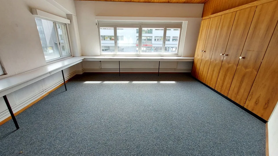 Bureaux et locaux commerciaux à Stans – photo 3 sur 12