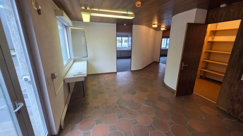 Bureaux et locaux commerciaux à Stans – photo 2 sur 12