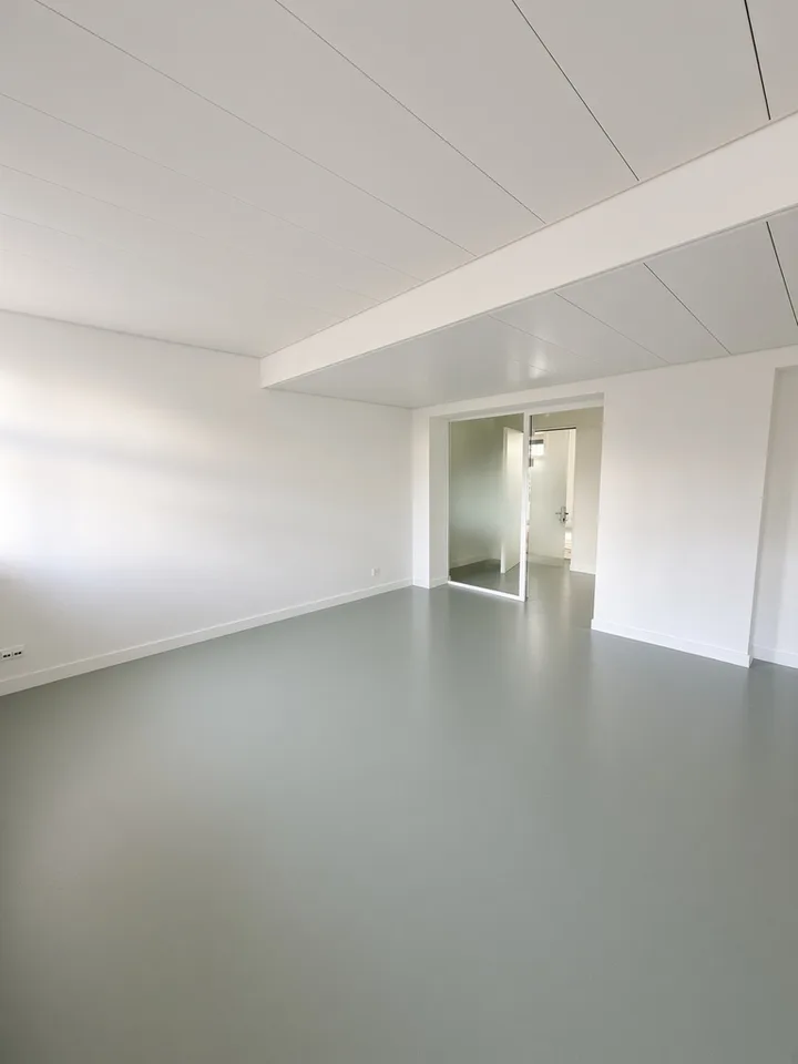 Frisch sanierte Gewerbefläche mit drei Büroräumlichkeiten – Foto 2 von 4