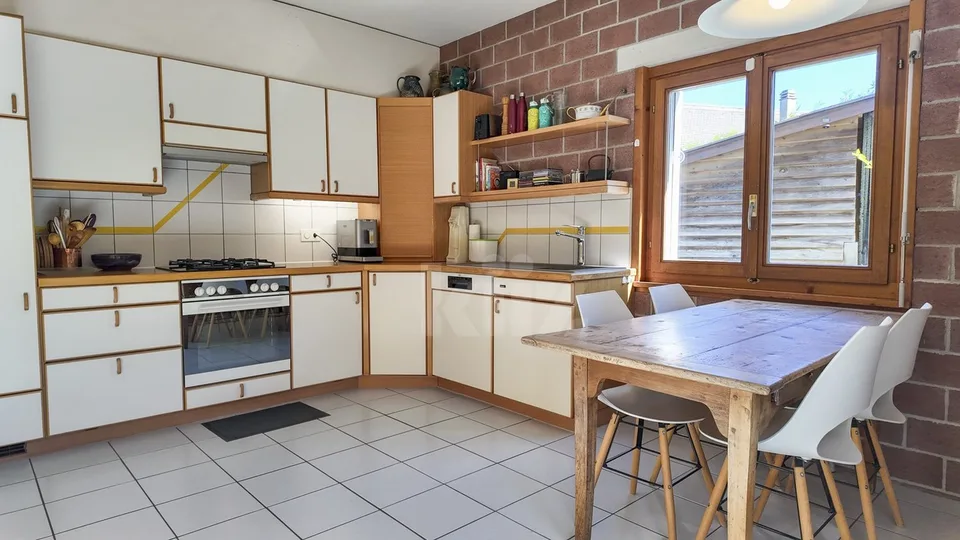 Charmantes Haus mit Garten und überdachter Terrasse – Foto 4 von 13