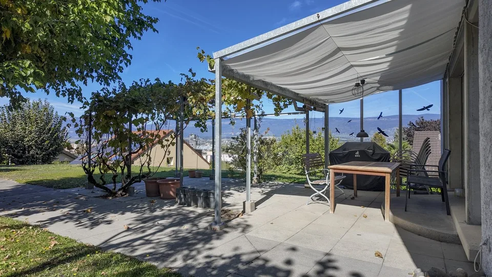 Charmantes Haus mit Garten und überdachter Terrasse – Foto 3 von 13