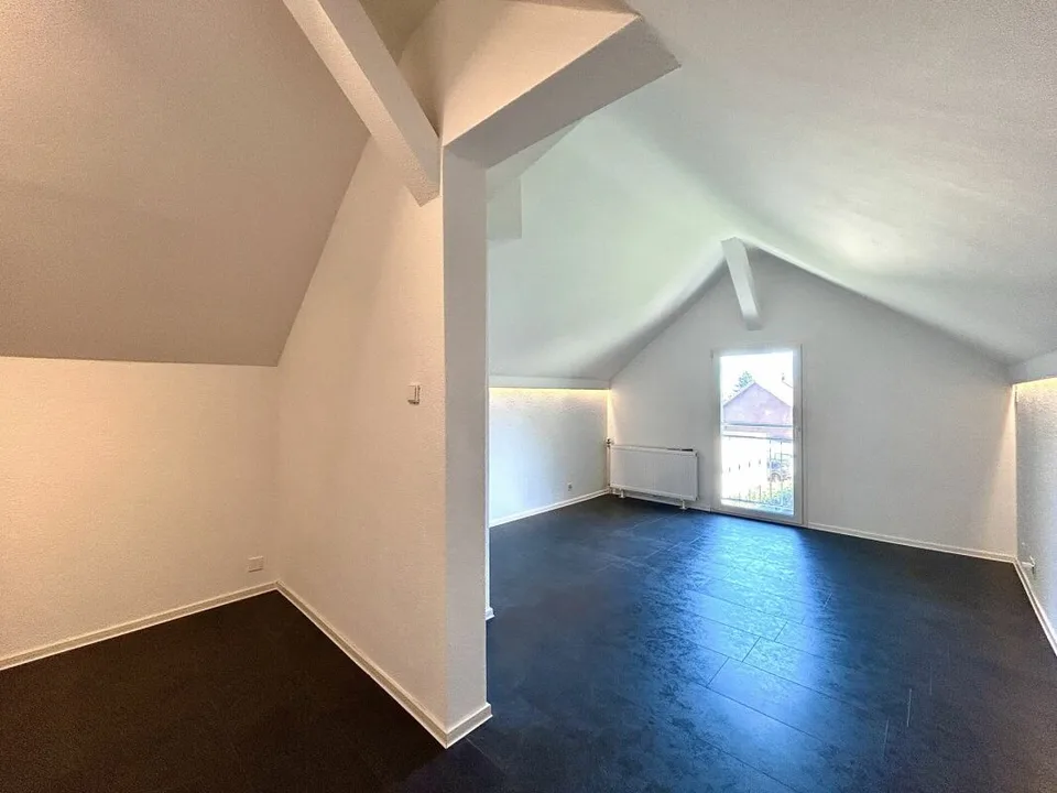 Kernsanierte 4.5-Zimmer-Maisonettewohnung mit Bergsicht! – Foto 5 von 11
