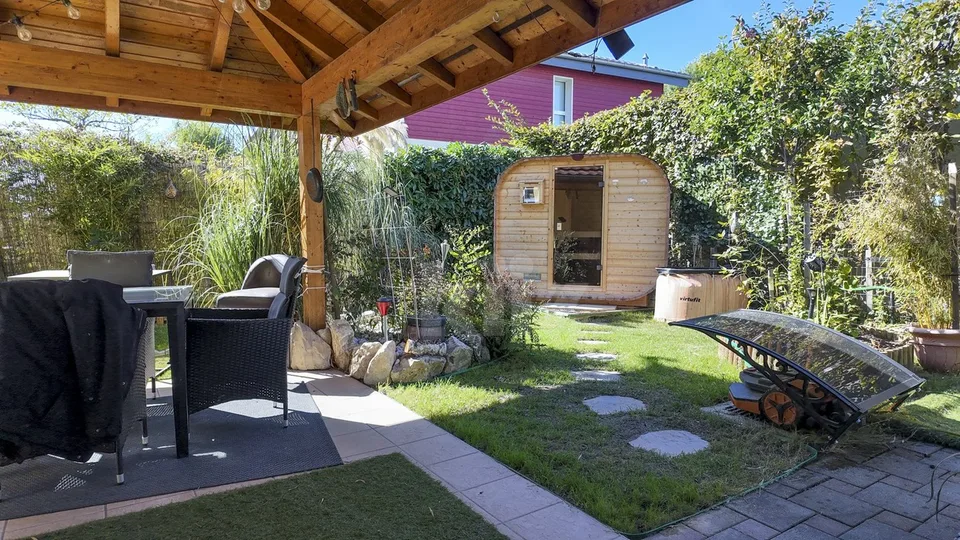 Schönes contemporary Haus mit Garten – Foto 4 von 13