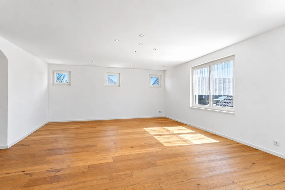 Incantevole casa di campagna di 7,5 locali a Biessenhofen – Disponibile immediatamente! – foto 4 di 16
