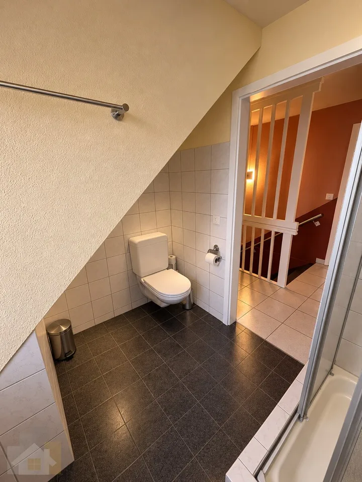 Bar di contatto attraente con 6 camere, proprietà con acquisizione di mobili – foto 13 di 13