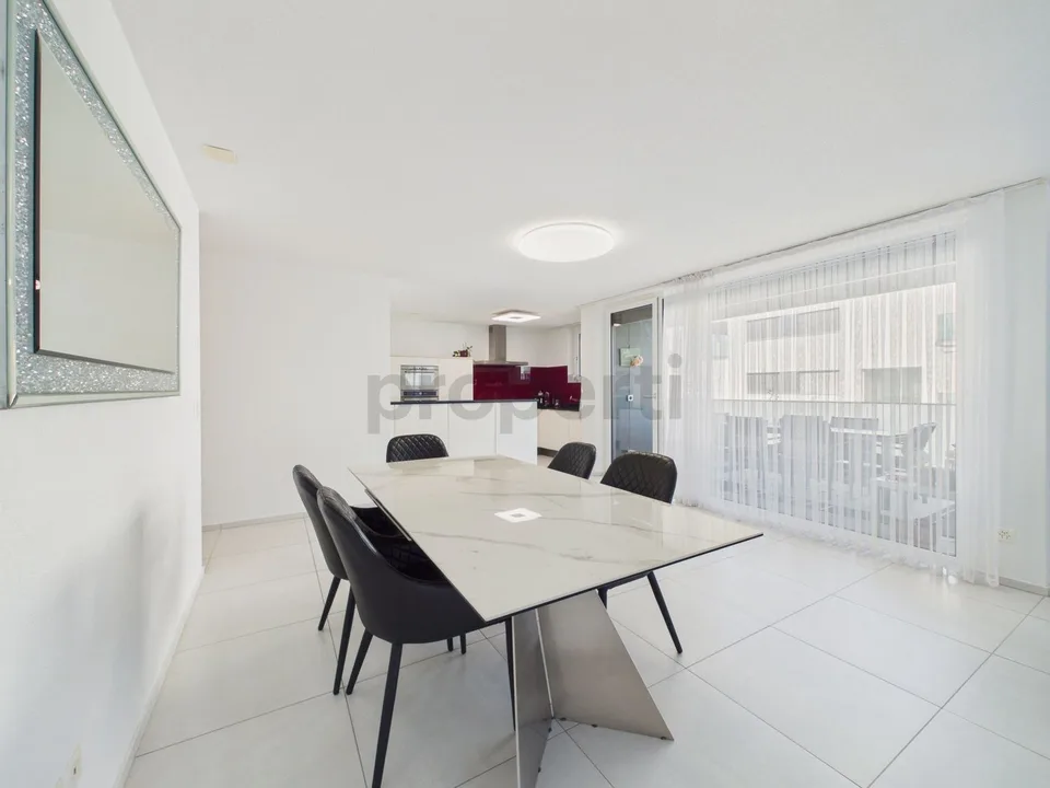 Vier Schlafzimmer, Bodenheizung, Einstellhallenplatz und zwei moderne Bäder – Foto 5 von 26