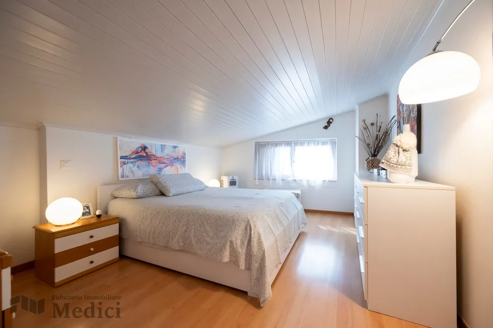 Elegantes Duplex 2.5 Zimmer in charakteristischem tessinischen Innenhof – Foto 16 von 19