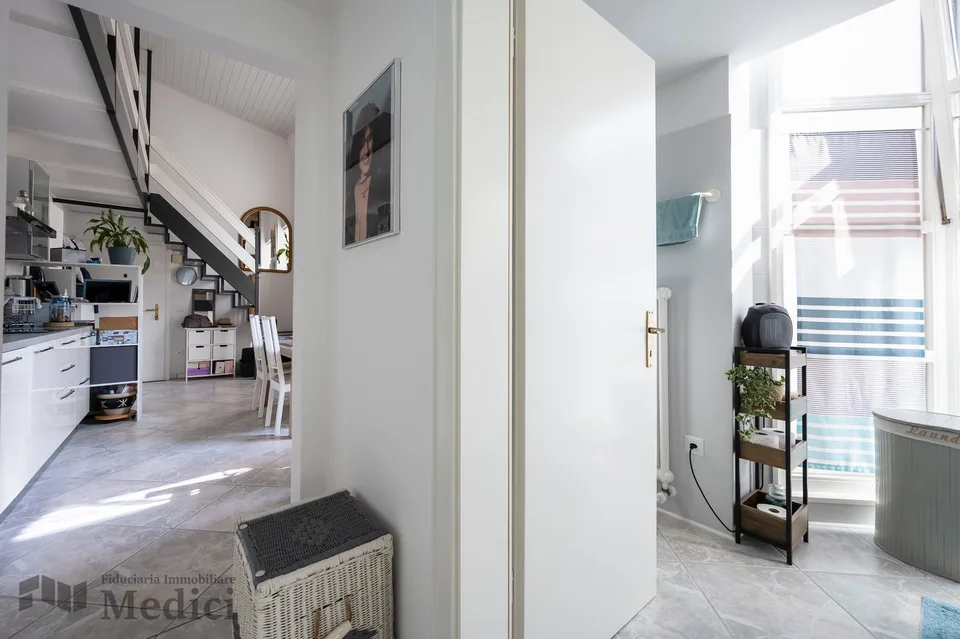 Elegantes Duplex 2.5 Zimmer in charakteristischem tessinischen Innenhof – Foto 10 von 19