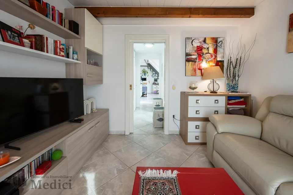 Elegantes Duplex 2.5 Zimmer in charakteristischem tessinischen Innenhof – Foto 5 von 19