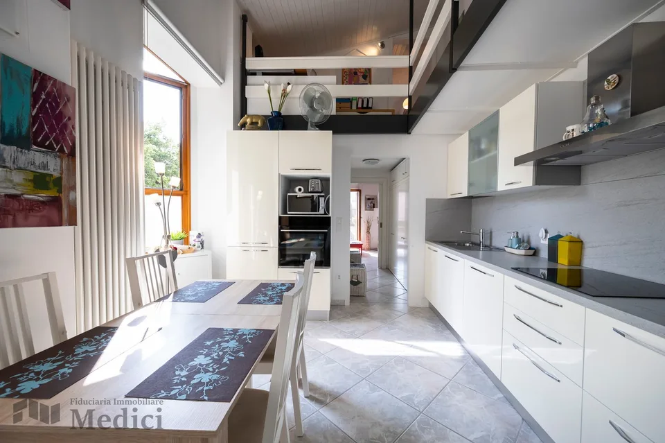Elegantes Duplex 2.5 Zimmer in charakteristischem tessinischen Innenhof – Foto 2 von 19