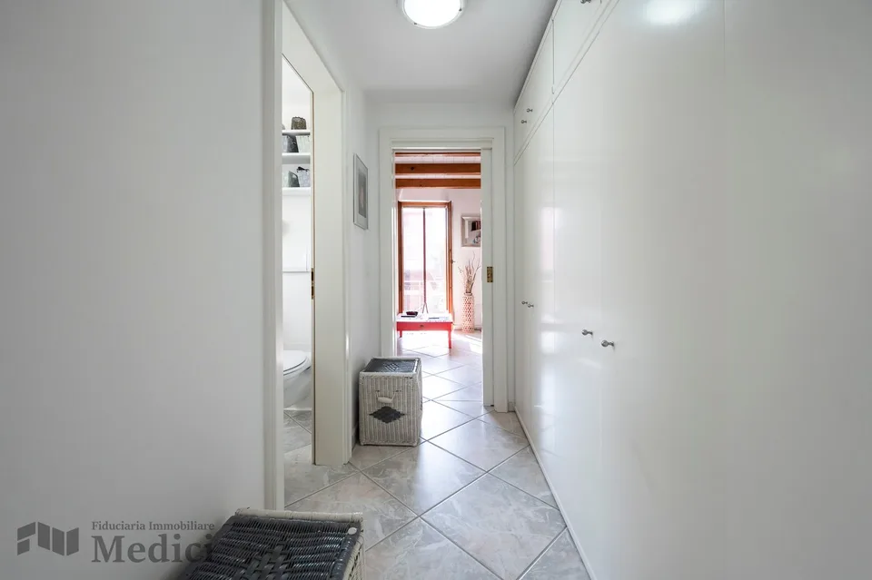 Elegantes Duplex 2.5 Zimmer in charakteristischem tessinischen Innenhof – Foto 4 von 19