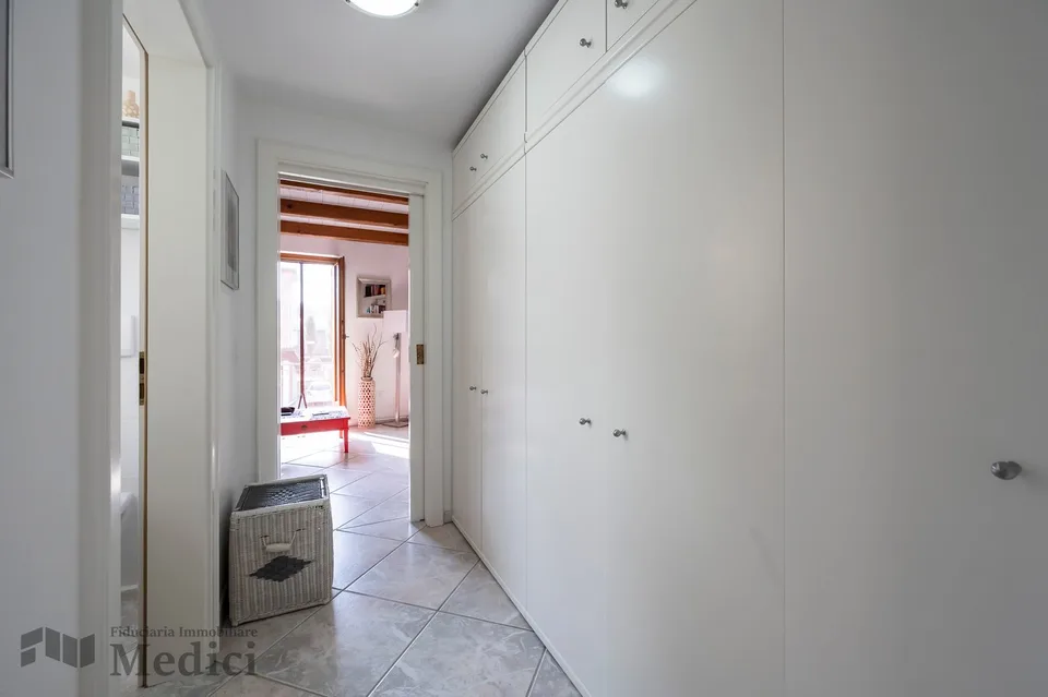 Elegantes Duplex 2.5 Zimmer in charakteristischem tessinischen Innenhof – Foto 8 von 19