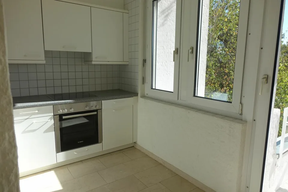 charmante Dachwohnung mit mehreren Balkonen – Foto 9 von 9