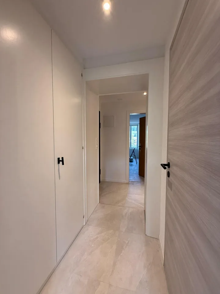 Schönes 3-Zimmer-Apartment komplett renoviert mit Balkon in einer ruhigen Gegend – Foto 5 von 7