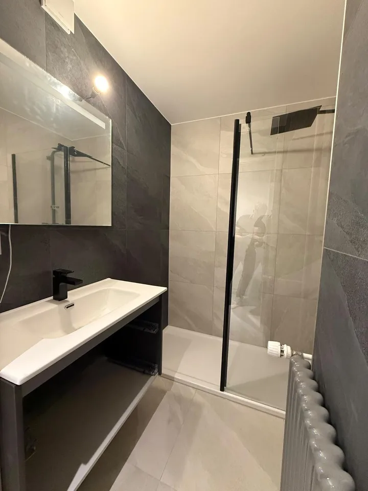 Schönes 3-Zimmer-Apartment komplett renoviert mit Balkon in einer ruhigen Gegend – Foto 7 von 7