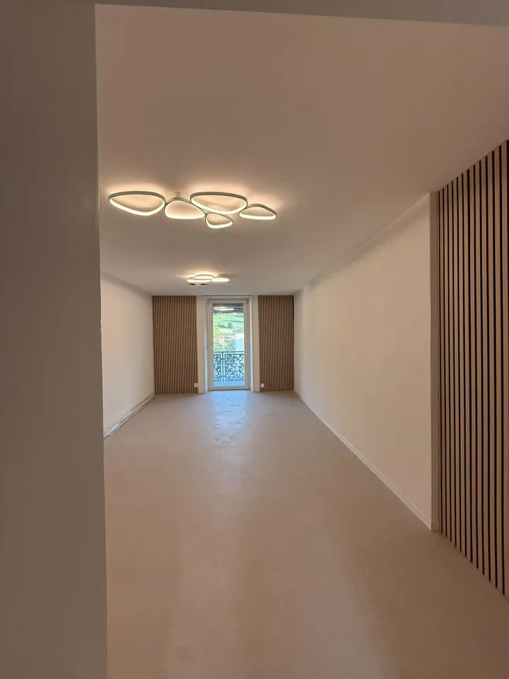 Schönes 3-Zimmer-Apartment komplett renoviert mit Balkon in einer ruhigen Gegend – Foto 6 von 7