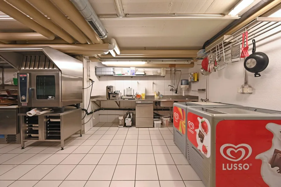Spazio bistro in posizione attraente al mercato di Strättligen a Thun – foto 9 di 12