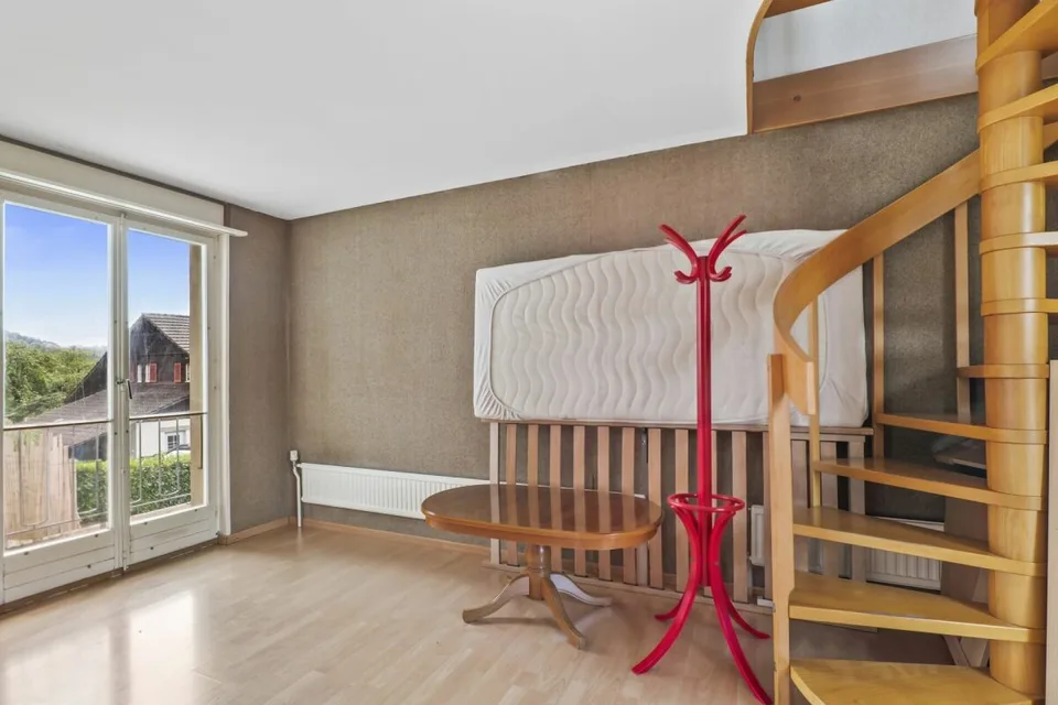 Maison de 3 familles avec grand environnement et potentiel en tant qu'investissement de capitaux à Madiswil – photo 8 sur 17