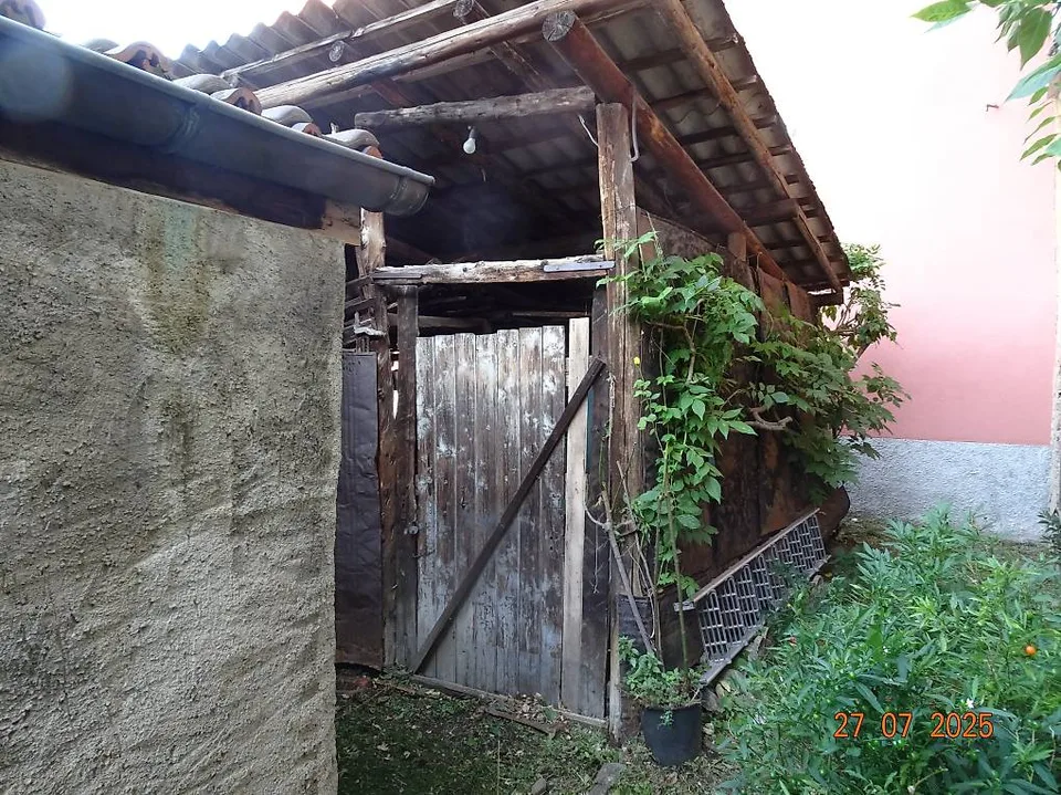 Wohnung zur Renovierung und anliegende Grundstücke – Foto 6 von 8