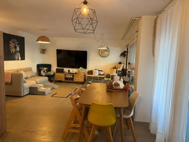 Charmantes 3,5-Zimmer-Wohnung mit Terrasse in Nyon – Foto 4 von 8