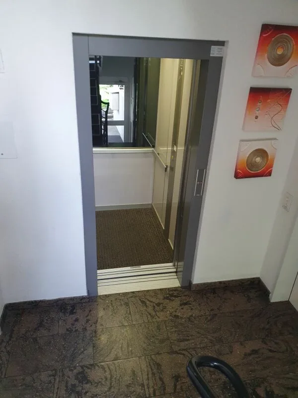 Platzwunder 4 1/2 plus 1 Zimmer 17m2 mit sep. Eingang – Foto 13 von 15