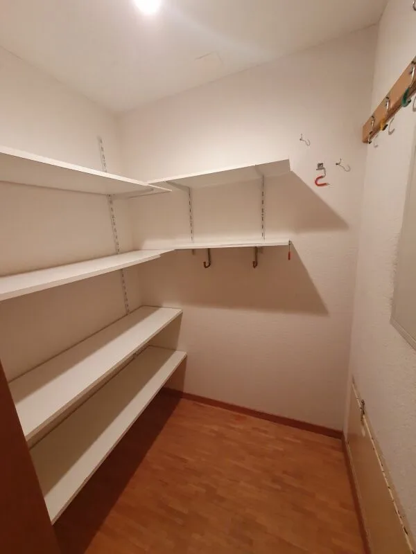 Platzwunder 4 1/2 plus 1 Zimmer 17m2 mit sep. Eingang – Foto 12 von 15