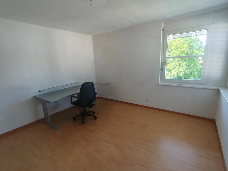 Platzwunder 4 1/2 plus 1 Zimmer 17m2 mit sep. Eingang – Foto 7 von 15