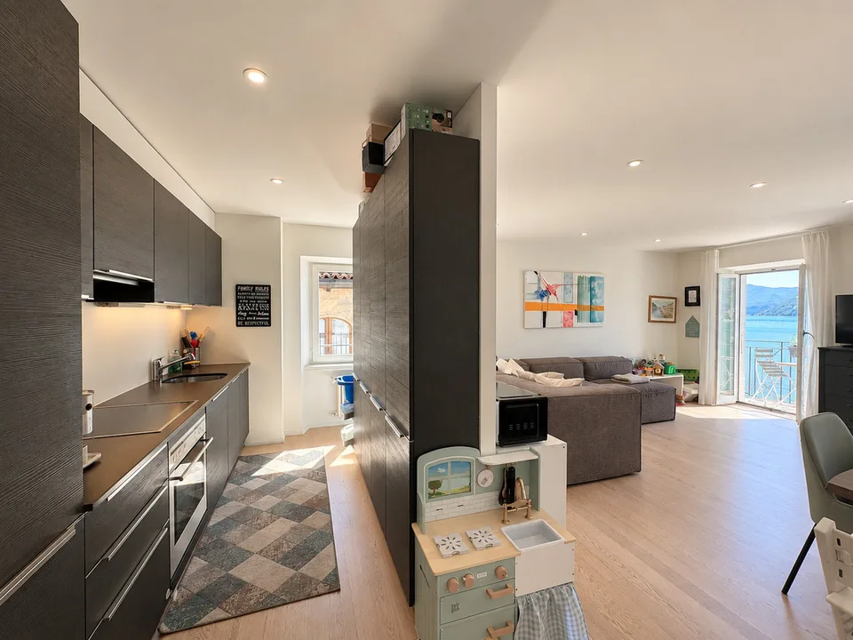 APPARTAMENTO 3.5 LOCALI FRONTE LAGO – foto 3 di 7