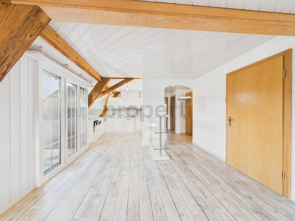 Helle 3.5-Zimmer-Dachwohnung mit Balkon, Lützelflüh – Foto 2 von 17
