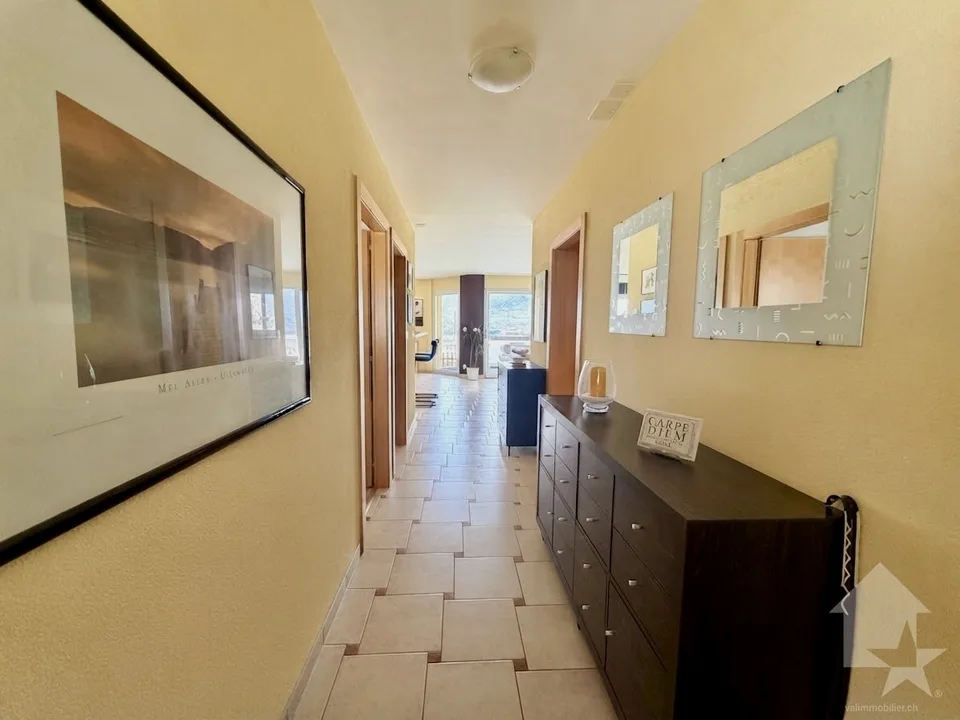 Bel appartement en terrasse avec un garage et une vue exceptionnelle ! – Foto 10 von 13