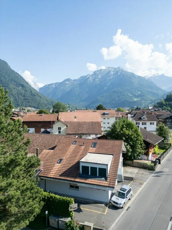Rendite- oder Eigennutzung: Wohn- und Gewerbeobjekt in Matten bei Interlaken – Foto 12 von 13