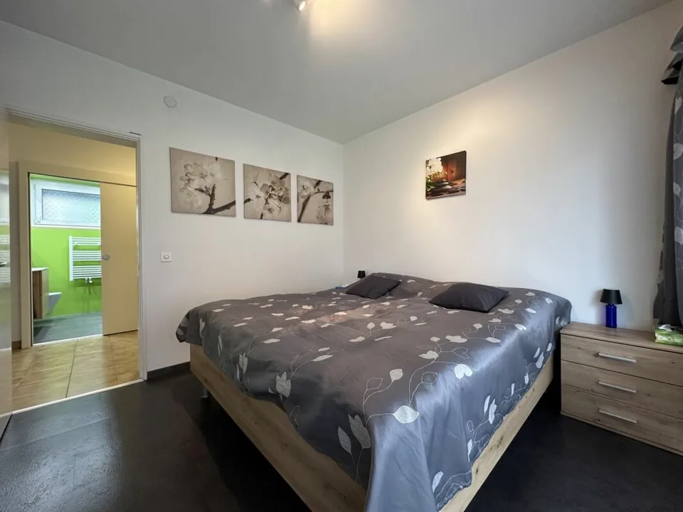 Ferienwohnung mit Balkon und gedecktem Parkplatz – Foto 4 von 12