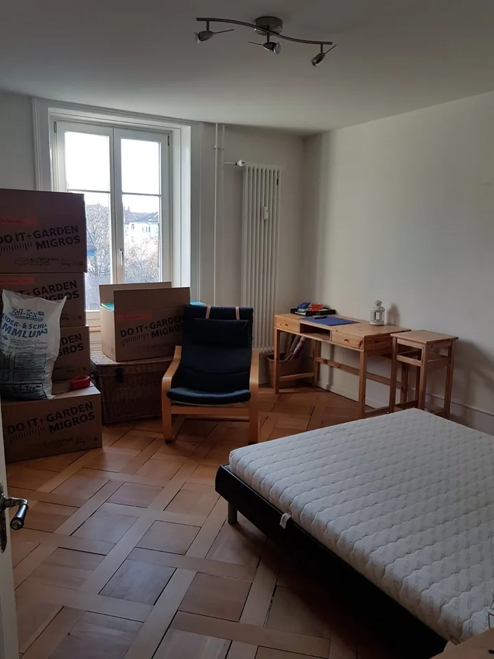 Bello appartamento in un edificio antico vicino alla stazione – foto 3 di 6