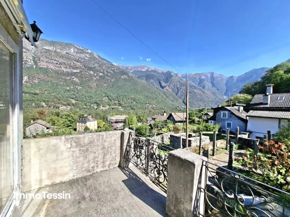 Maggiatal: Charming & large Rustico with a dreamy garden and a far-reaching view into the Maggiatal – photo 6 of 13