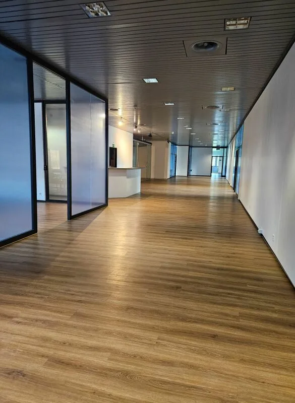 Grand espace de bureau avec 912 m2 à Lucerne – photo 8 sur 10