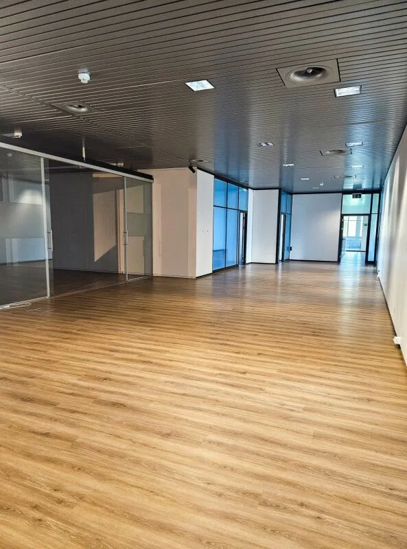 Grand espace de bureau avec 912 m2 à Lucerne – photo 7 sur 10