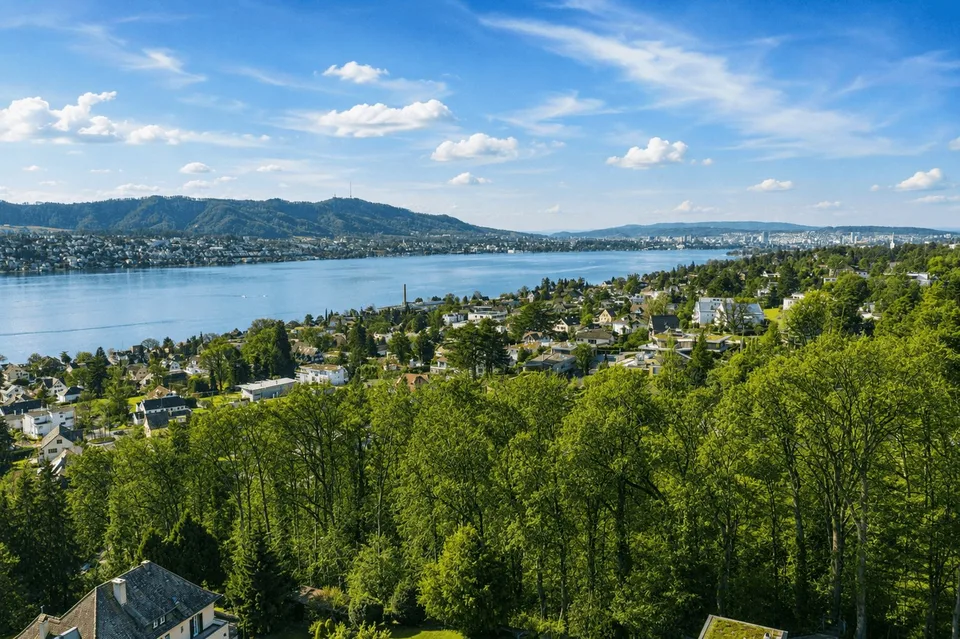 Domaine historique sur un terrain de 1'700 m2 dans un cadre naturel idyllique de Küsnacht – photo 2 sur 9