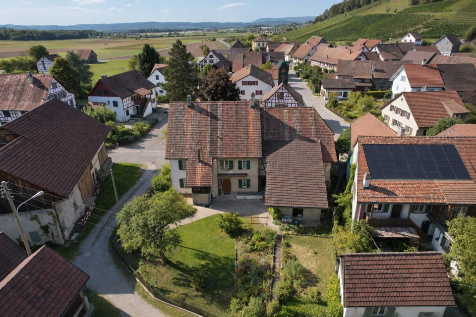 Maison d'habitation historique avec grange et potentiel de développement – photo 3 sur 9