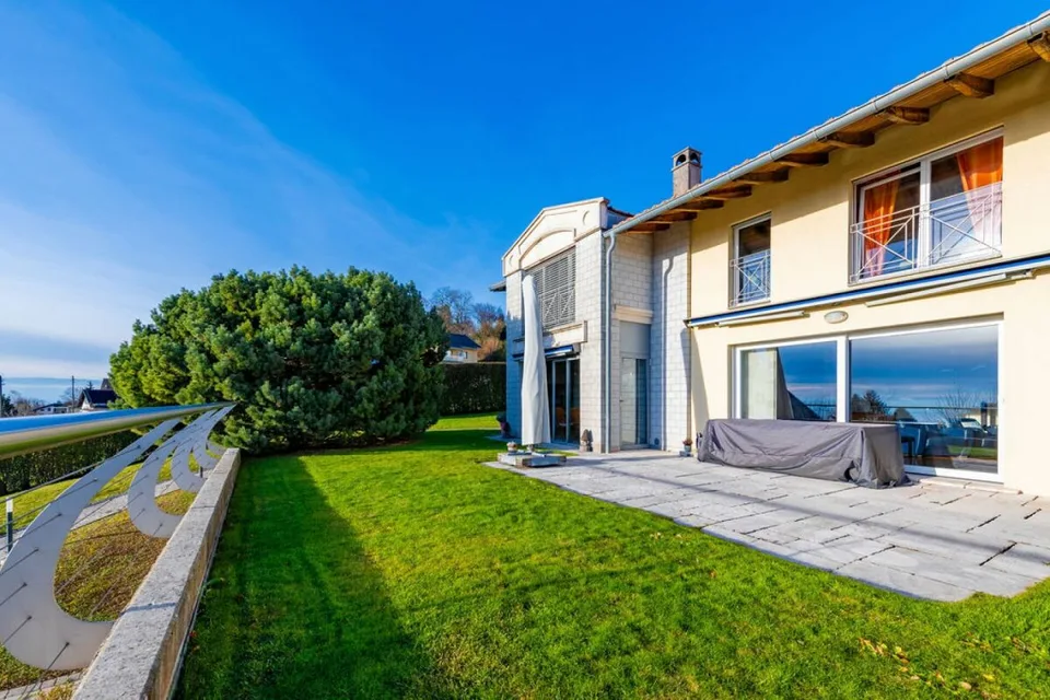 Epalinges: Prächtige Reihenvilla mit 6.5 Zimmern – Foto 2 von 12