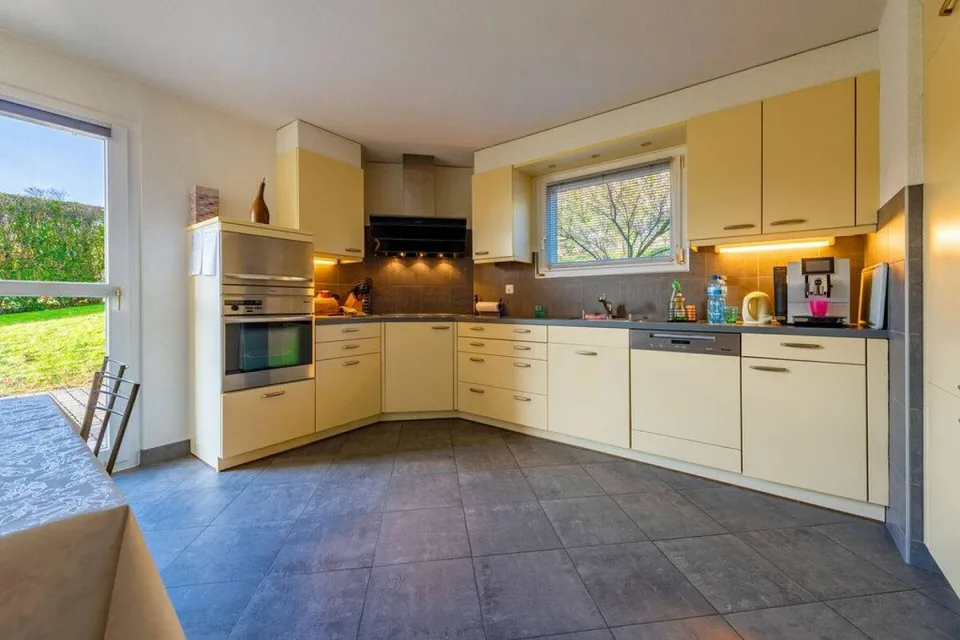 Epalinges: Prächtige Reihenvilla mit 6.5 Zimmern – Foto 4 von 12