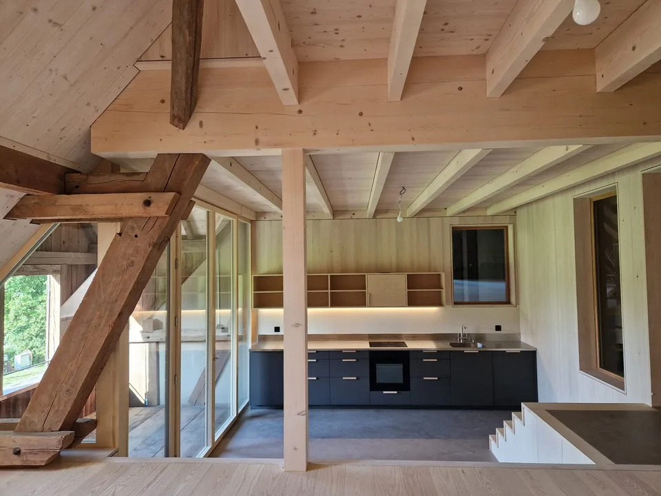 2½-Zimmer-Attika-Maisonette – Historisches Ambiente trifft modernen Wohnkomfort – Foto 2 von 11