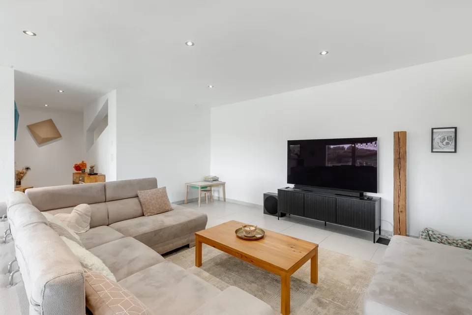 Villa contemporaine 6.5 pièces avec appartement indépendant loué – Foto 8 von 13