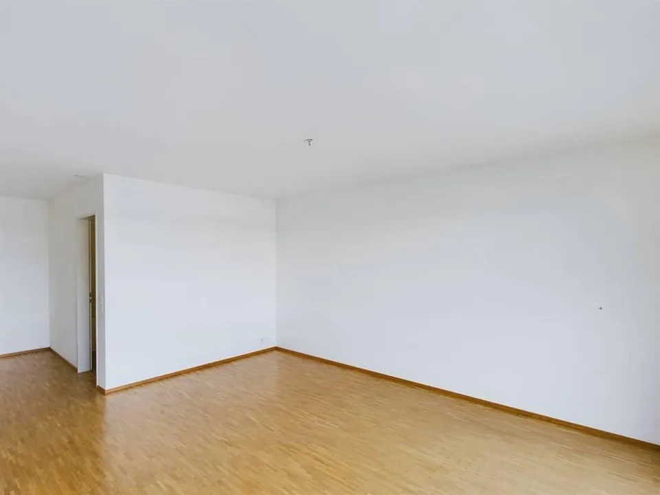 Incantevole appartamento a torre di 3 locali a Zurigo Oerlikon – foto 6 di 8
