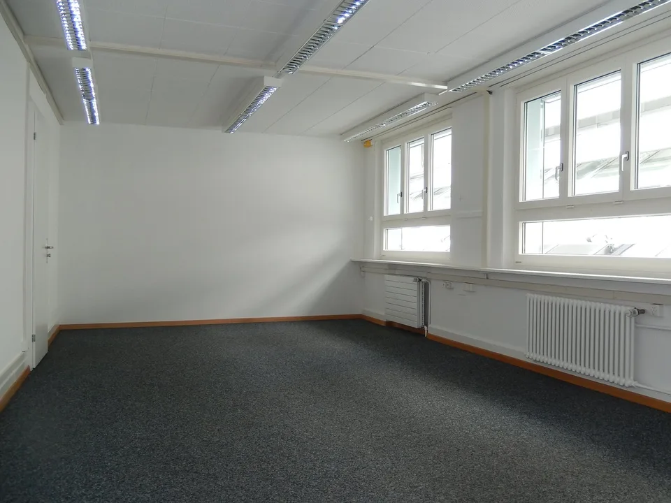 Small office in a quiet location – photo 2 of 2