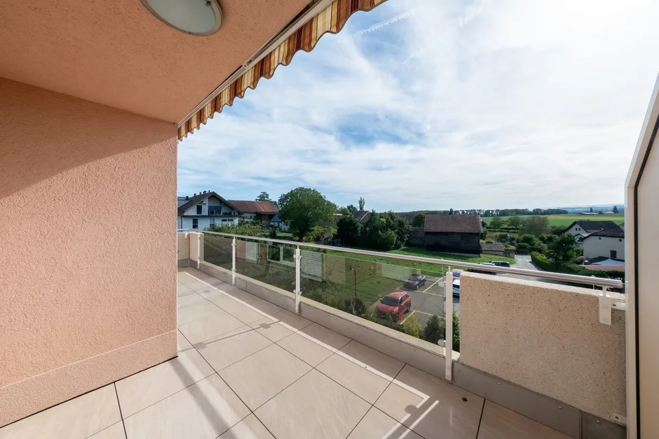 Helles Dachgeschoß-Wohnung mit 5,5 Zimmern und Balkon – Foto 2 von 13