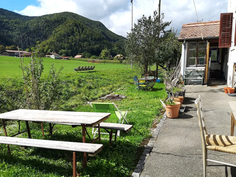 Mehrfamilienhaus mit 3 Wohnungen, Keller und Garten – Foto 2 von 30
