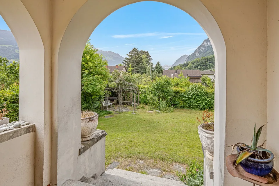 Villa incantevole in una posizione tranquilla a Glarus Nord – La tua casa dei sogni con vista sulla montagna – foto 3 di 11